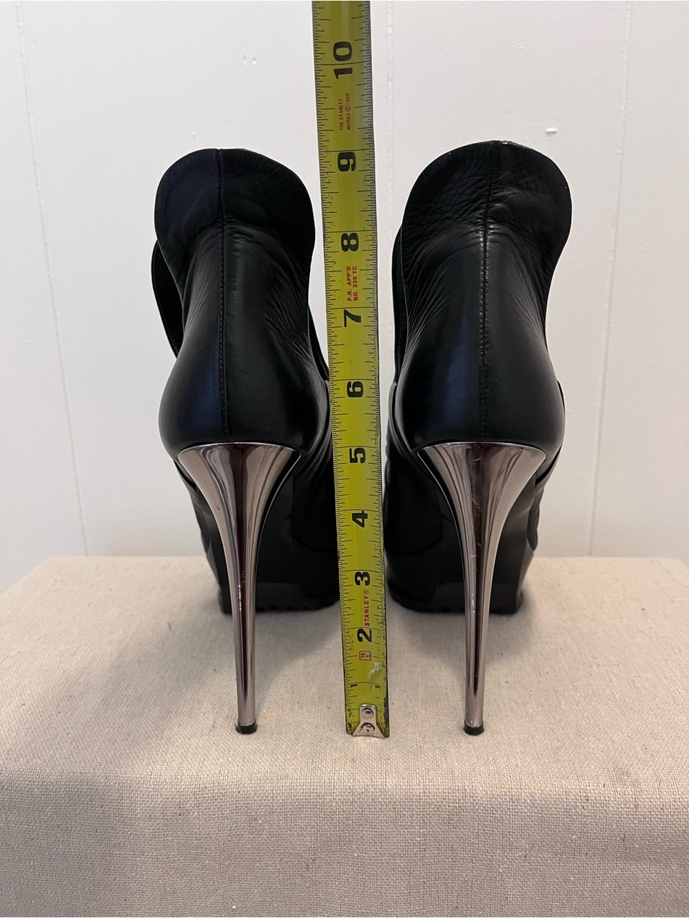Vera Wang Lavender Peep Toe Stiletto Heels - Picture 5 of 9